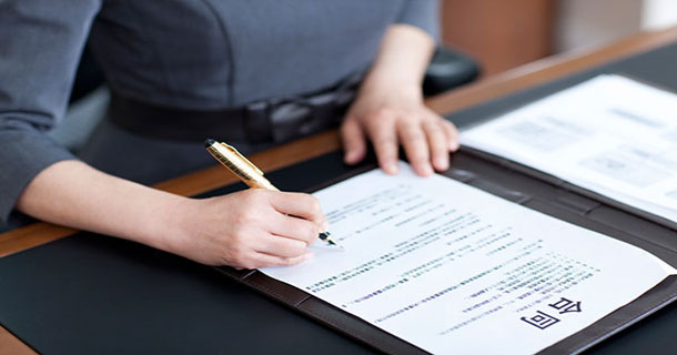 与用人单位公司签订劳动合同内容有哪些，签订合同需要注意什么
