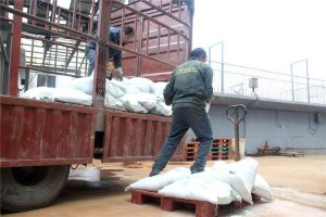 公司货车司机收取100元卸货辛苦费竟被开除?法院这样判痛快人心! 12 公司货车司机收取100元卸货辛苦费被开除?违法解除劳动合同要赔偿