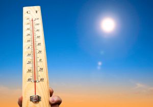 炎炎烈日你还在工作吗？高温作业引发中暑应当视为工伤！