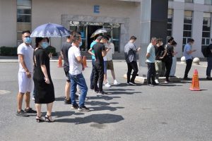 公司员工做核酸途中意外受伤是否属于工伤吗?要视情况而定。 13 公司员工做核酸途中意外受伤是否属于工伤吗?要视情况而定。