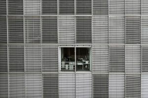 下班后“已读不回”算加班？2025年离线休息权索赔全流程